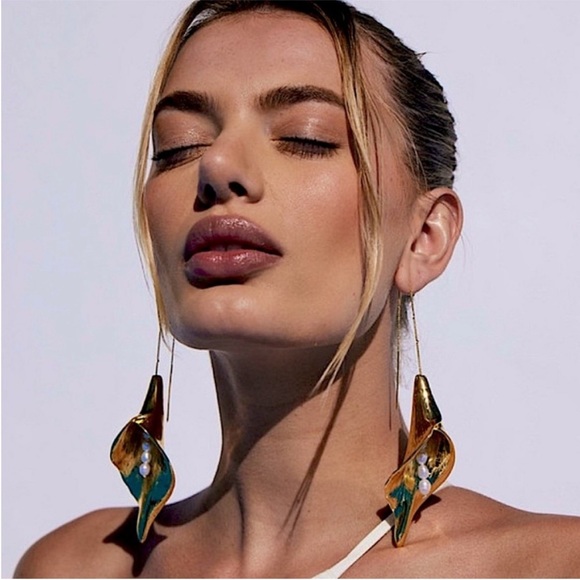 NWT CULT GAIA GOLD CALLA DROP EARRINGS - Picture 4 of 10